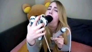 Horsecock Vibrator Facefuck