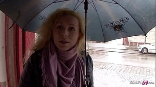 Deutsche Hausfrau Bei Echten Strassen Casting in Berlin F R Geld Ao Gefickt – German Milf