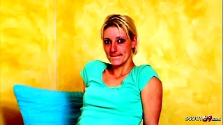 Schüchterne Deutsche Hausfrau Auf Der Strasse Zum Porno Casting Mitgenommen